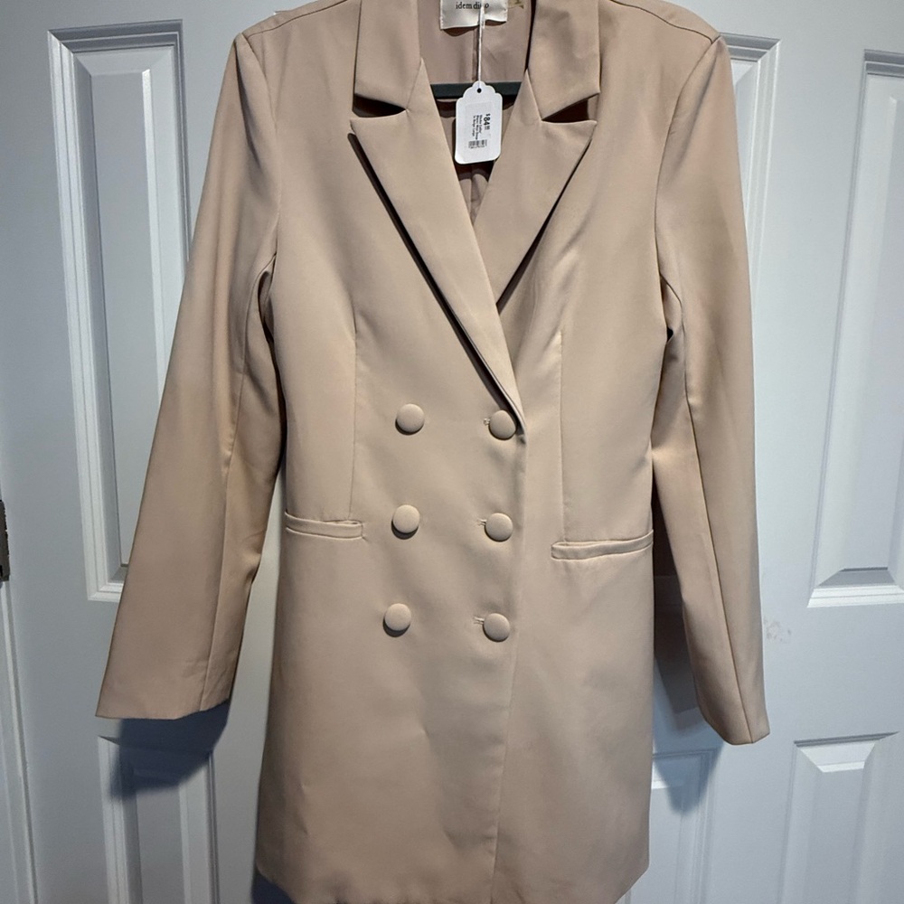 Elegant Beige Double-Breasted Women's Coat